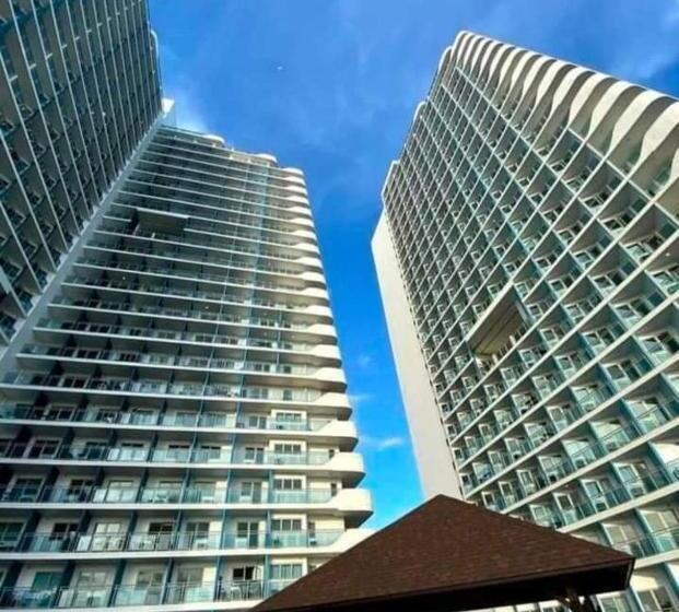 Resort Otel Azure North Bali Tower San Fernando