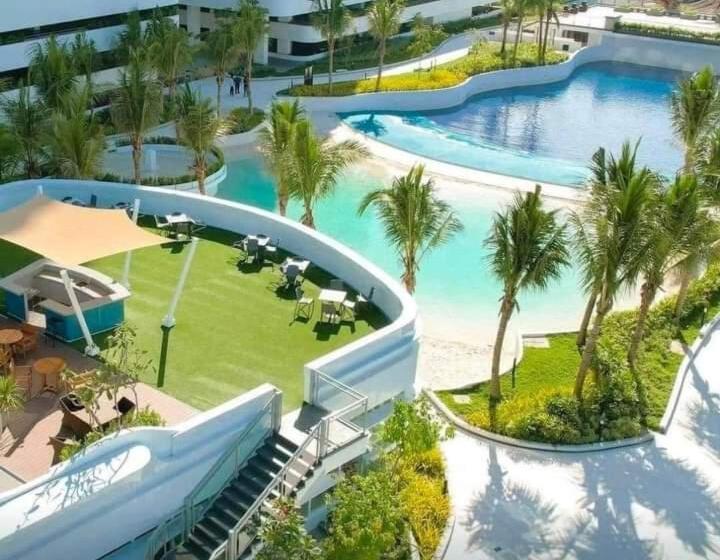 Resort Otel Azure North Bali Tower San Fernando