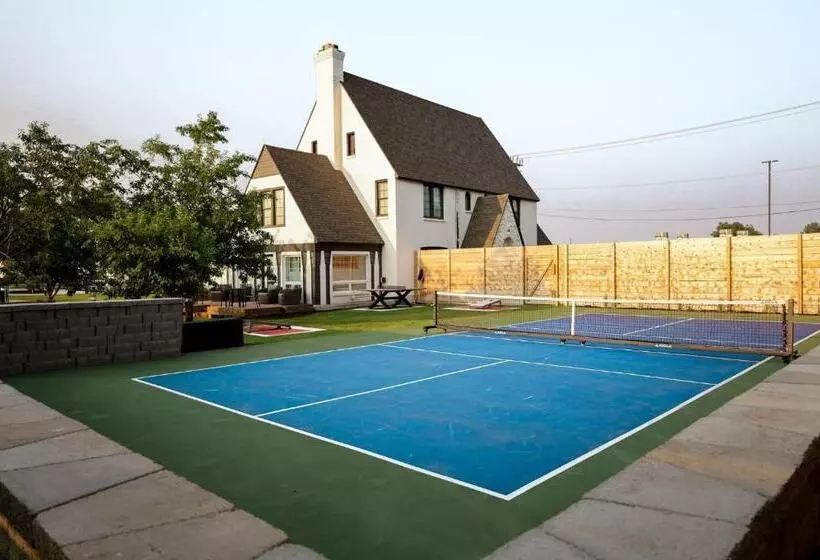 Xhale Resort And Spa