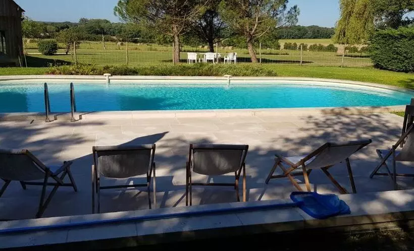 ベッドアンドブレックファースト Ferme De Caractère Grande Piscine Pleine Nature Près Des Châteaux