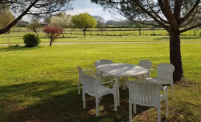 ベッドアンドブレックファースト Ferme De Caractère Grande Piscine Pleine Nature Près Des Châteaux