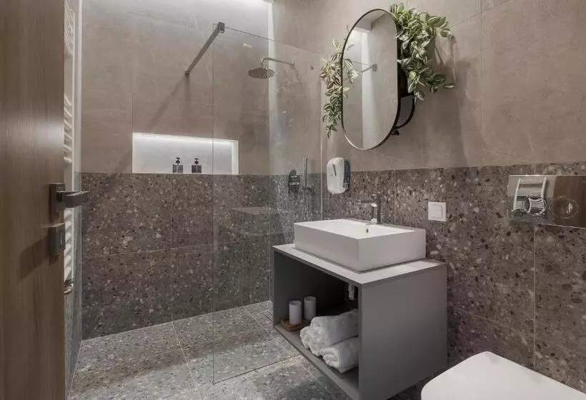 هتل Oasis Rooms