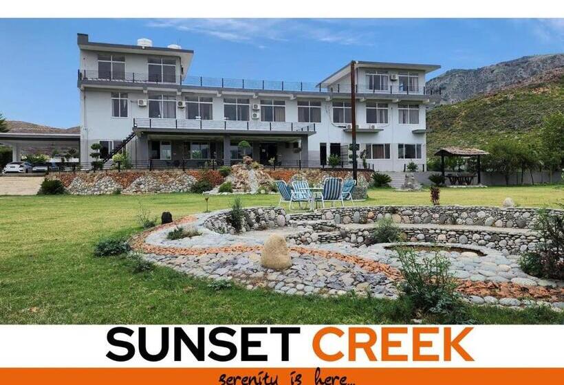 هتل Sunset Creek Resort