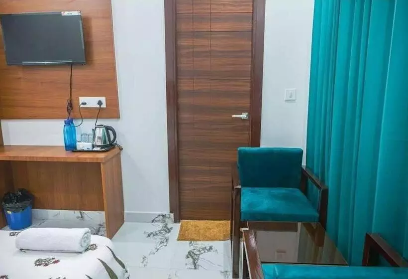 ホテル Parth Inn