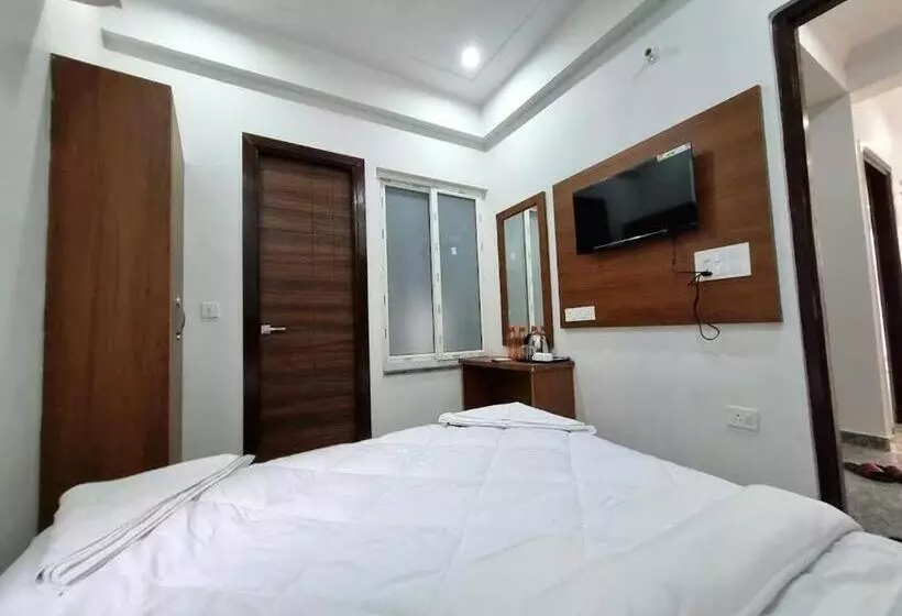 ホテル Parth Inn