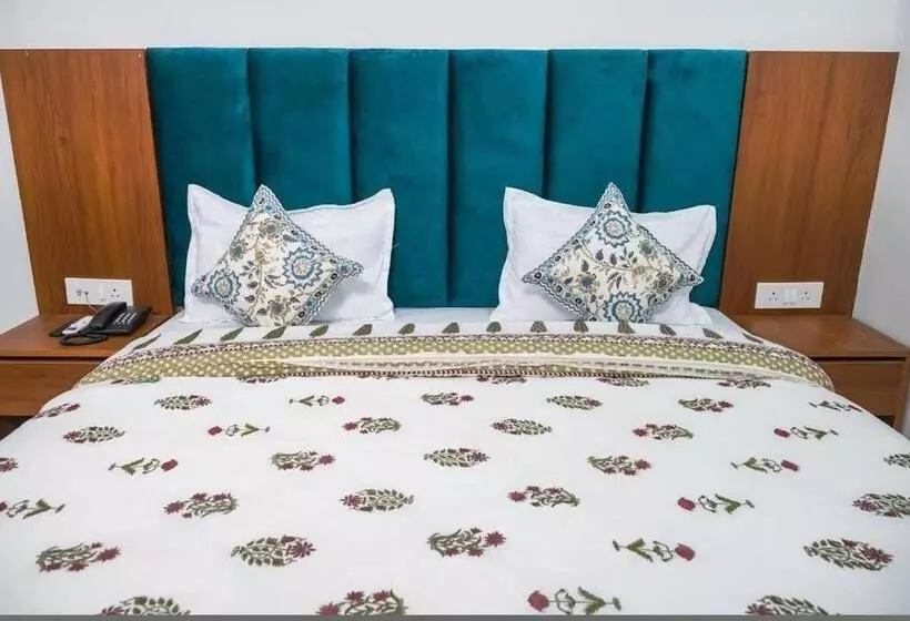 ホテル Parth Inn
