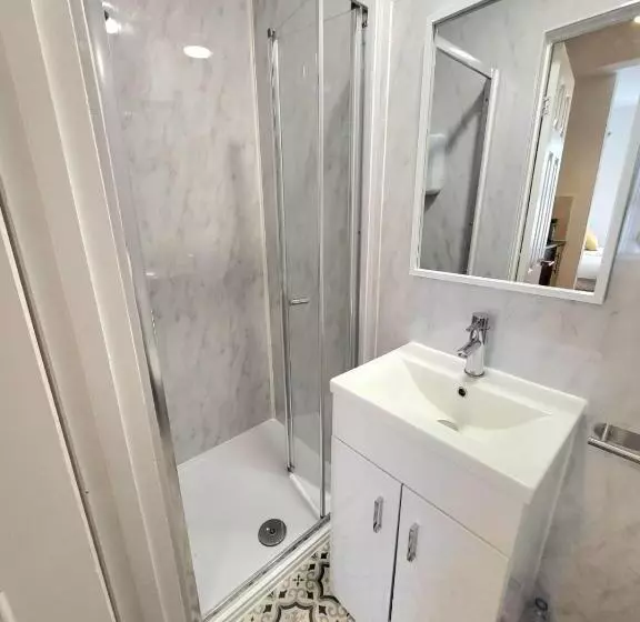 Majatalo London En Suite Double Rooms   Leytonstone E11