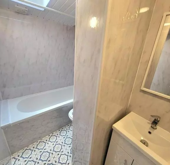 Majatalo London En Suite Double Rooms   Leytonstone E11