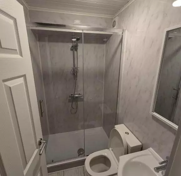 Majatalo London En Suite Double Rooms   Leytonstone E11