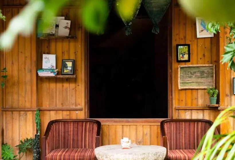 تختخواب و صبحانه Bluebird   Cozy Indigo Home