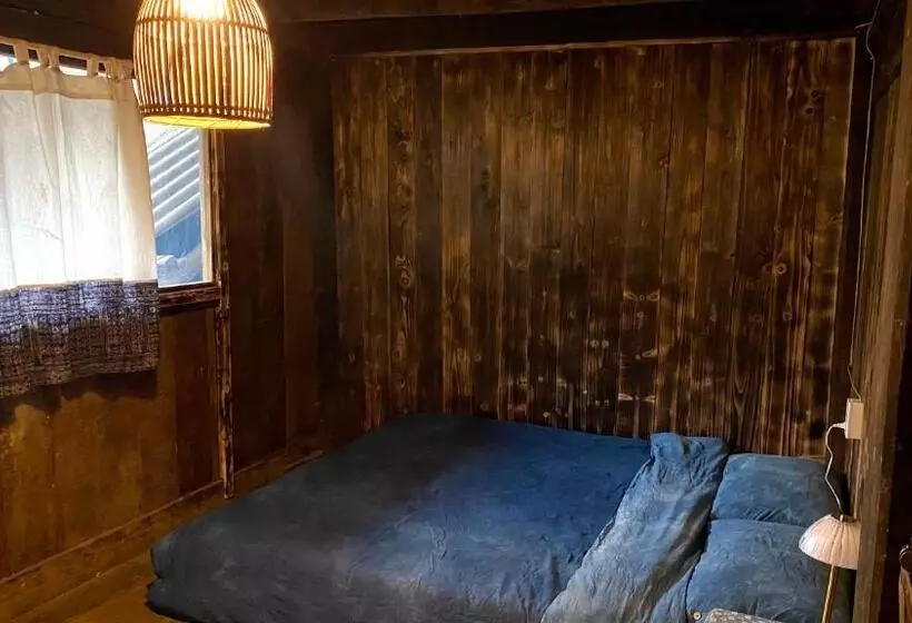 تختخواب و صبحانه Bluebird   Cozy Indigo Home
