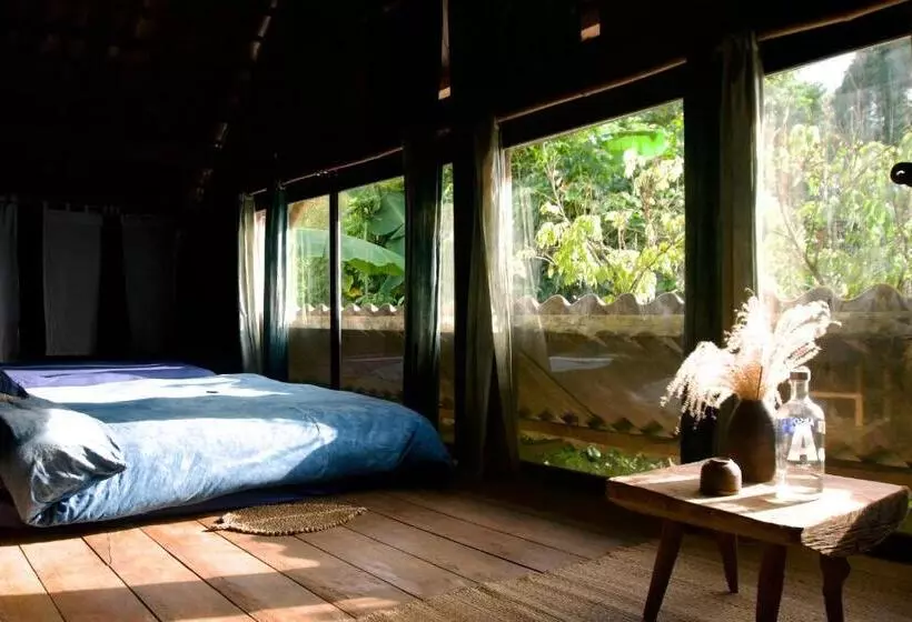 تختخواب و صبحانه Bluebird   Cozy Indigo Home