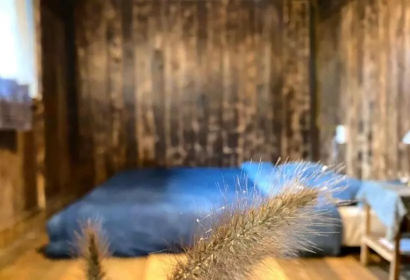 تختخواب و صبحانه Bluebird   Cozy Indigo Home