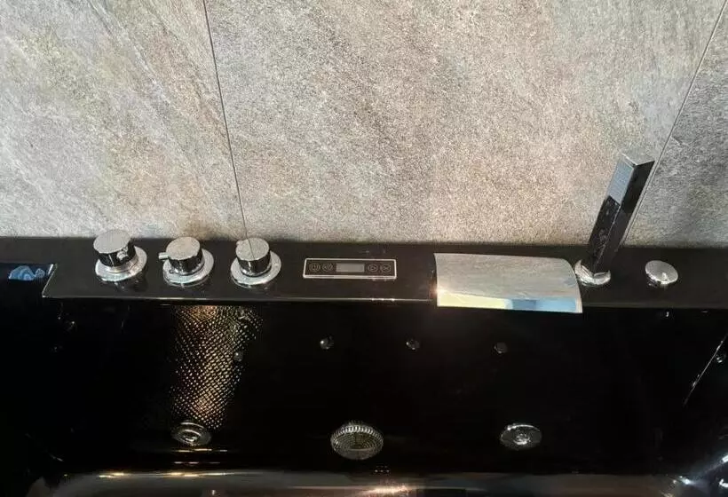 Aamiaismajoitus (B&B) Dojo Idro Rooms