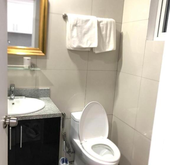 Hotell Deluxe Room With King Bed And Balcony At Kandi Palace