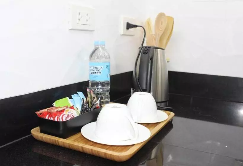 هتل Deluxe Room With King Bed And Balcony At Kandi Palace