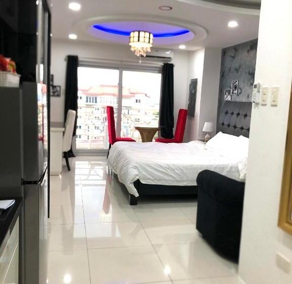 Hotell Deluxe Room With King Bed And Balcony At Kandi Palace