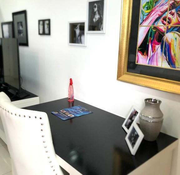 Hotell Deluxe Room With King Bed And Balcony At Kandi Palace