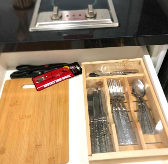 Hotell Deluxe Room With King Bed And Balcony At Kandi Palace