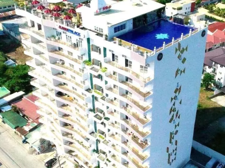 هتل Deluxe Room With King Bed And Balcony At Kandi Palace