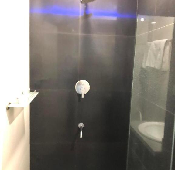 Hotell Deluxe Room With King Bed And Balcony At Kandi Palace