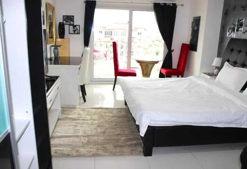 هتل Deluxe Room With King Bed And Balcony At Kandi Palace