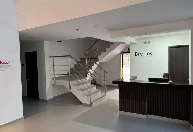 هتل Dreams Hostel