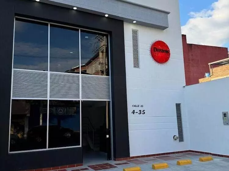 هتل Dreams Hostel