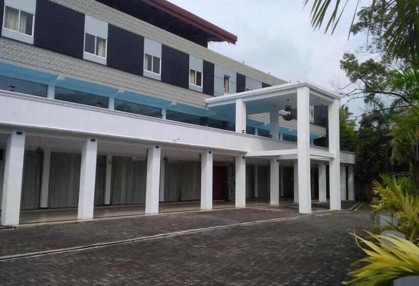 فندق Field Seven