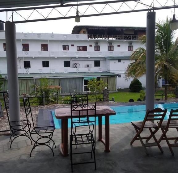 فندق Field Seven