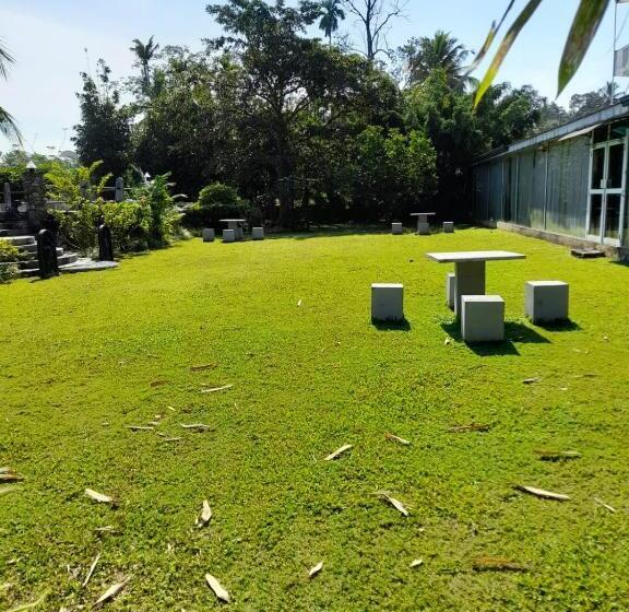 فندق Field Seven