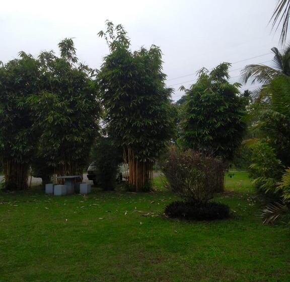 فندق Field Seven