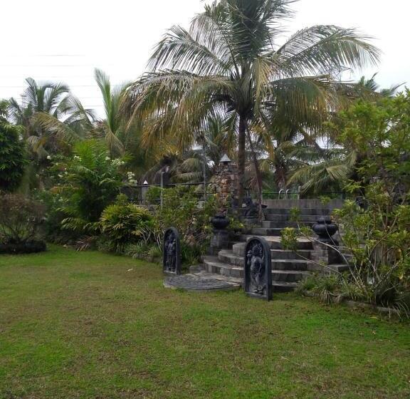 فندق Field Seven