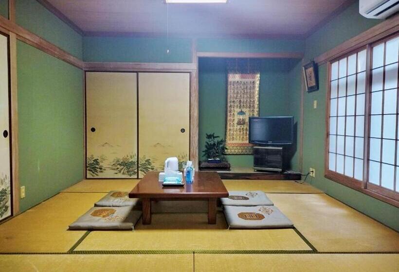 Пансион Guesthouse Naruto Ohenro ゲストハウス鳴門 おへんろ