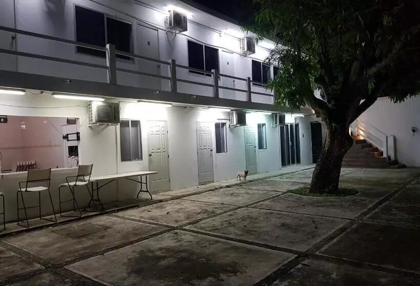 ペンション Manila Suites