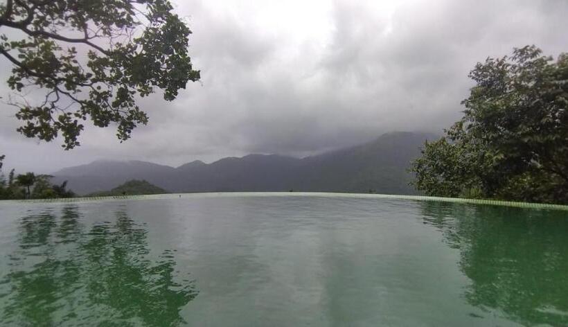 אתר נופש Paithal Meadows