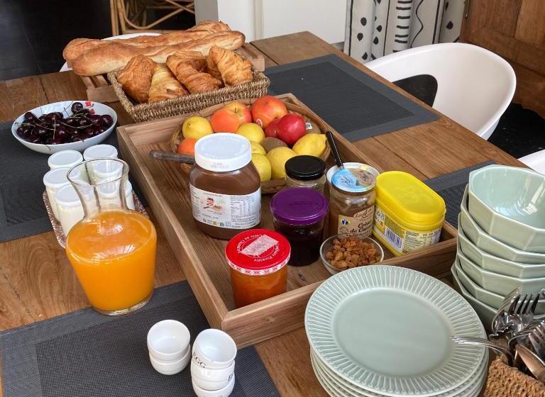 تختخواب و صبحانه Aux3maisons