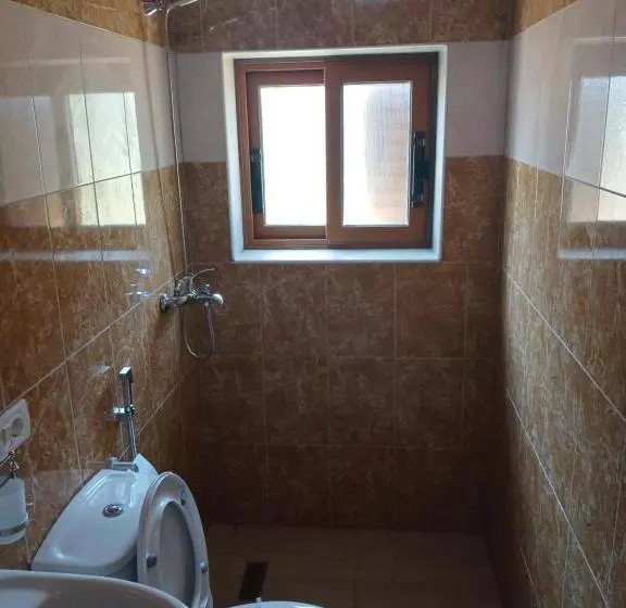 Majatalo Ari S Cozy Rooms, Llogara