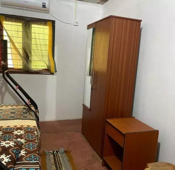 پانسیون Thurai Guest House