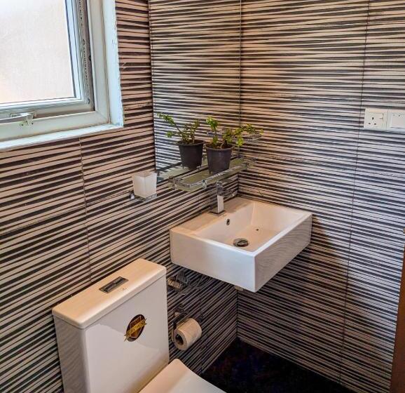 Airpot Hotel By Cmb Apartments