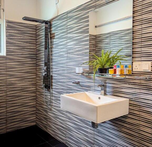 Airpot Hotel By Cmb Apartments