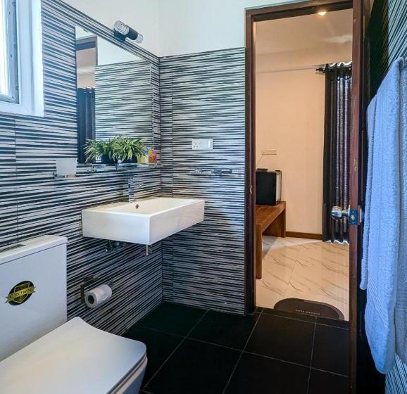 Airpot Hotel By Cmb Apartments