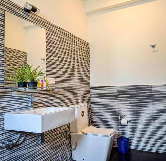 Airpot Hotel By Cmb Apartments