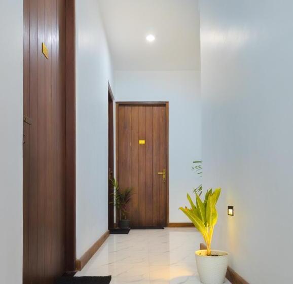 Airpot Hotel By Cmb Apartments