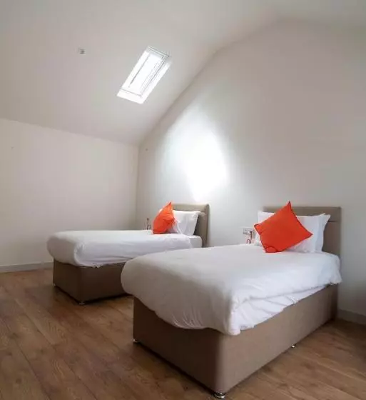 Retkeilymaja Twin Deluxe Disabled Access And Wet Room With Courtyard View   Newton