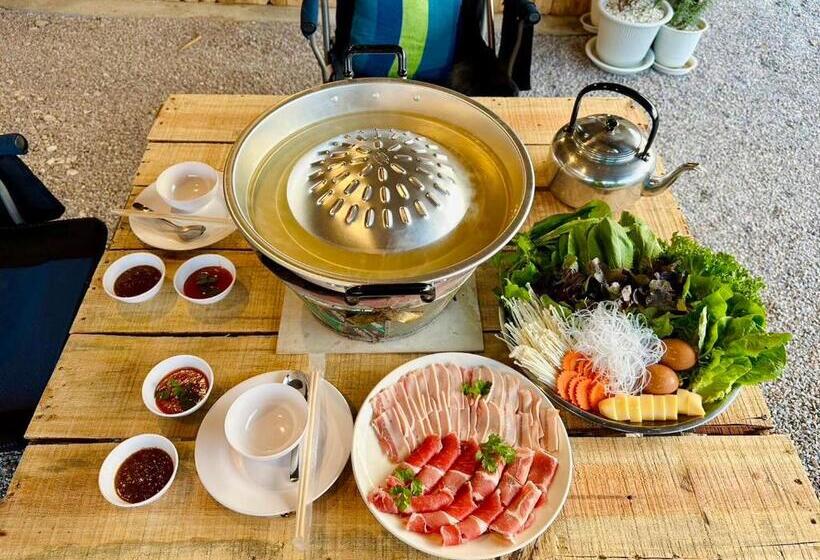 Bed and Breakfast พอยื้อใจ Doichang