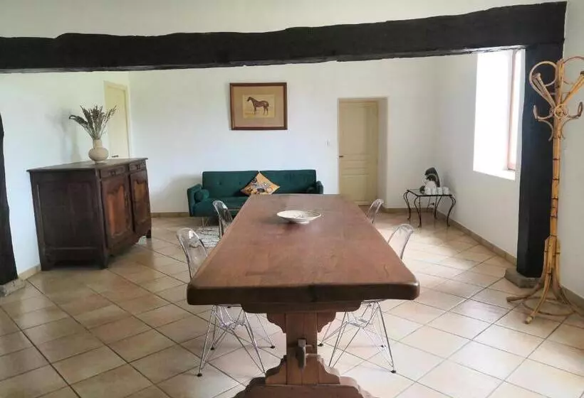 Aamiaismajoitus (B&B) La Marquise Penchée