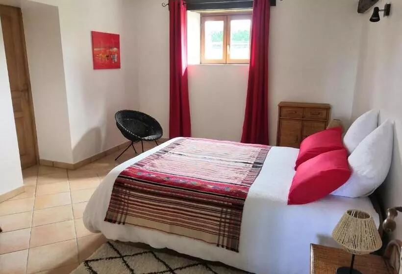 Aamiaismajoitus (B&B) La Marquise Penchée