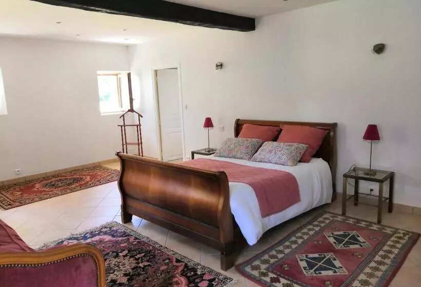 Aamiaismajoitus (B&B) La Marquise Penchée