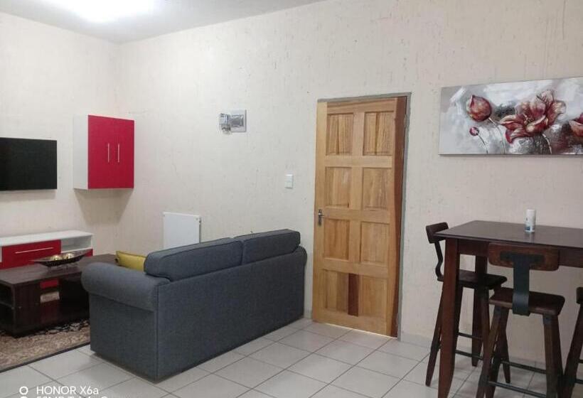 تختخواب و صبحانه The Eagle Has Landed Estate